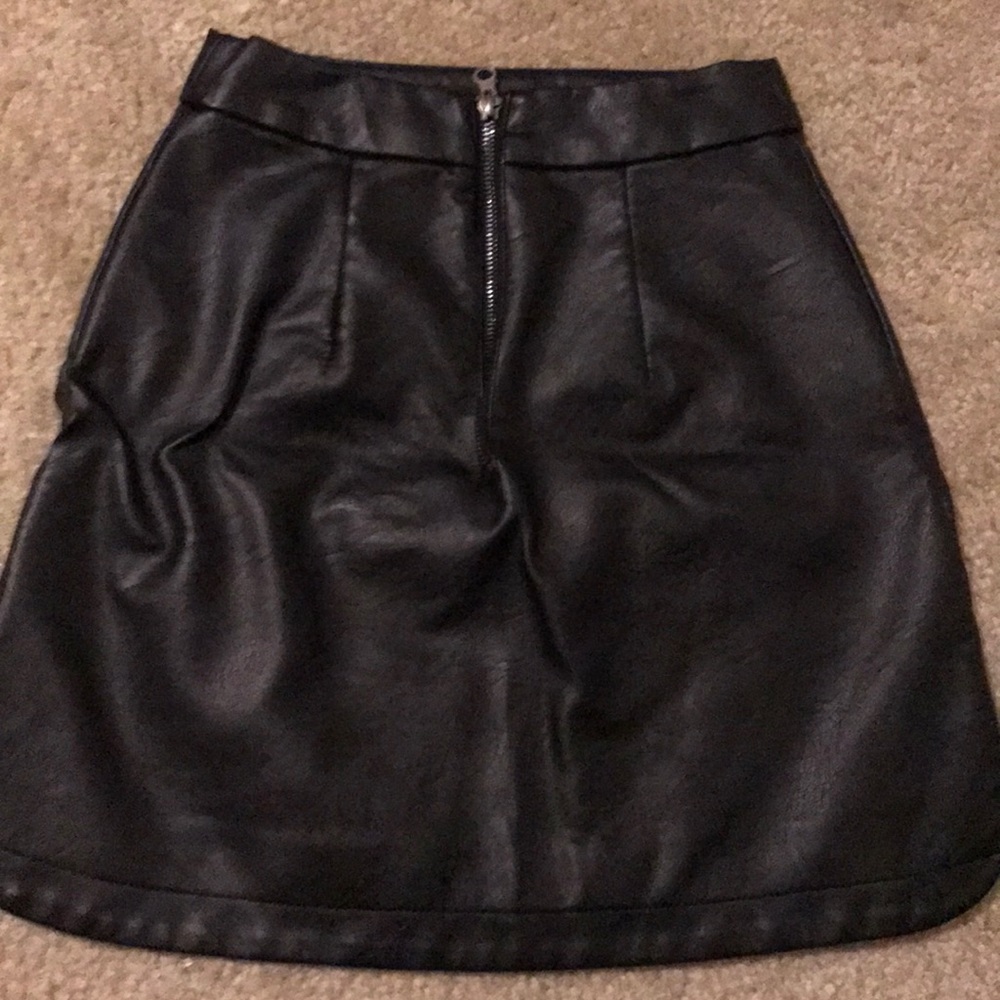 Black Leather Skirt, never worn - Picture 2 of 3